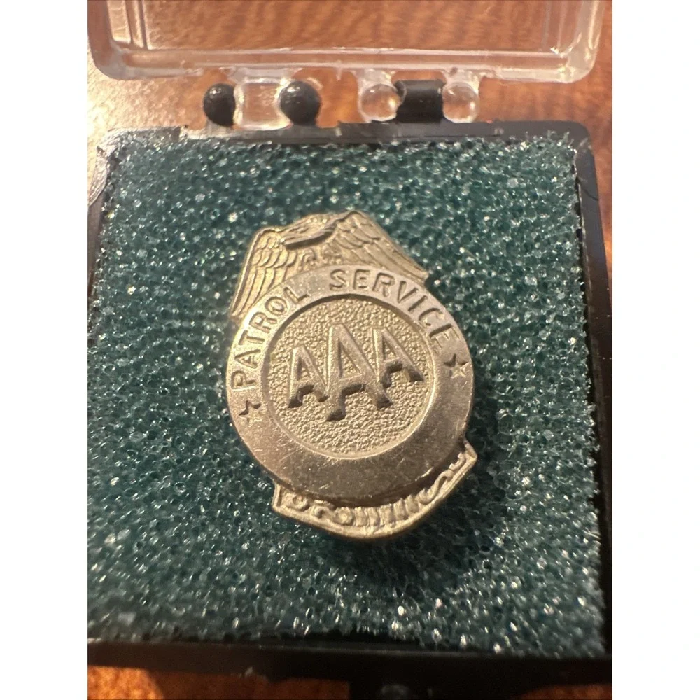 VINTAGE 1950-60'S‎ AAA SAFETY PATROL MINIATURE LAPEL PIN!